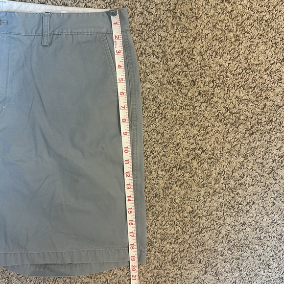 Vineyard Vines 9” Shorts Size 36 Stone Gray - Picture 2 of 8